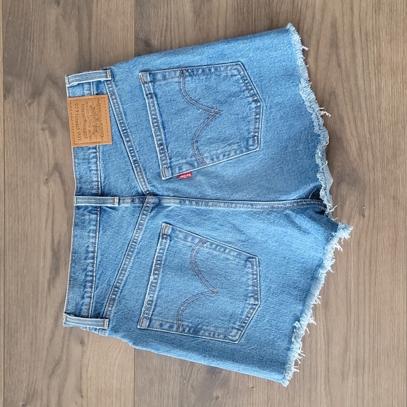 Ribcage Levi Shorts - Picture 2 of 3